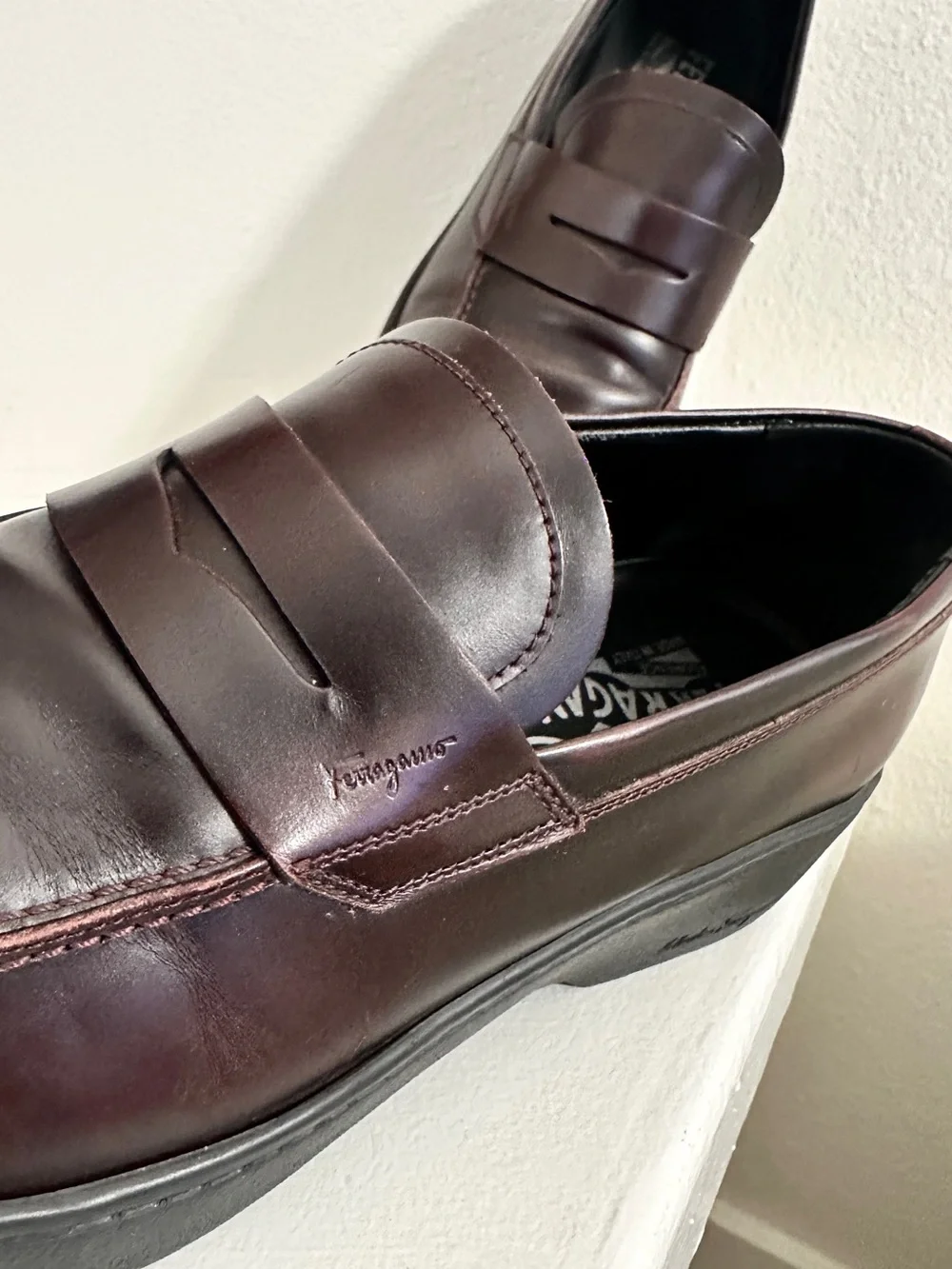FERRAGAMO Men’s Dori Penny Loafers – M 9.5 – Authentic Burgundy Leather